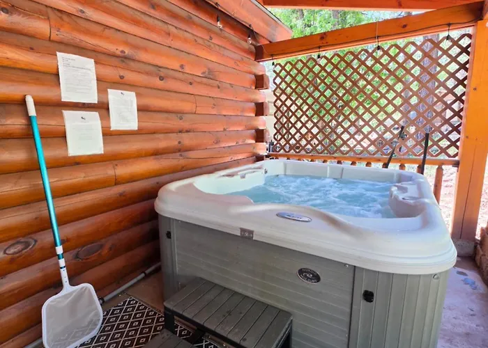 Сasa de vacaciones Cozy Forest With Hot Tub In