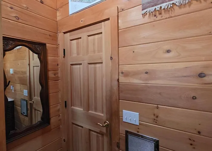 Cozy Forest With Hot Tub In Сasa de vacaciones