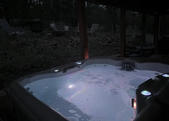 Cozy Forest With Hot Tub In Сasa de vacaciones